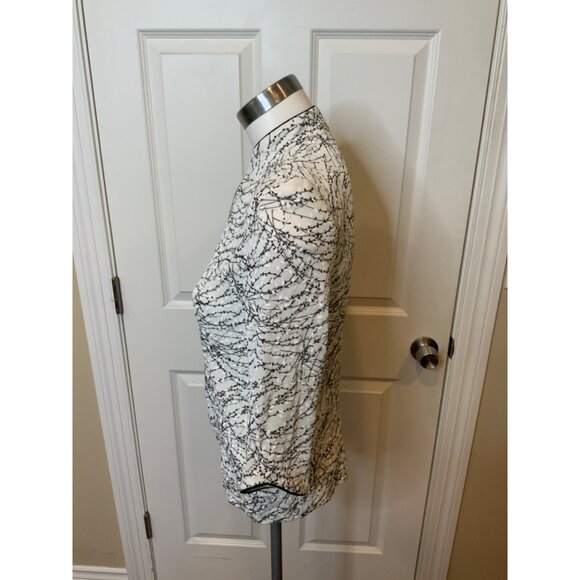 Alex Evenings White Jacket W/ Black, White & Silver Floral Leaf Pattern, Size SP - Picture 3 of 5